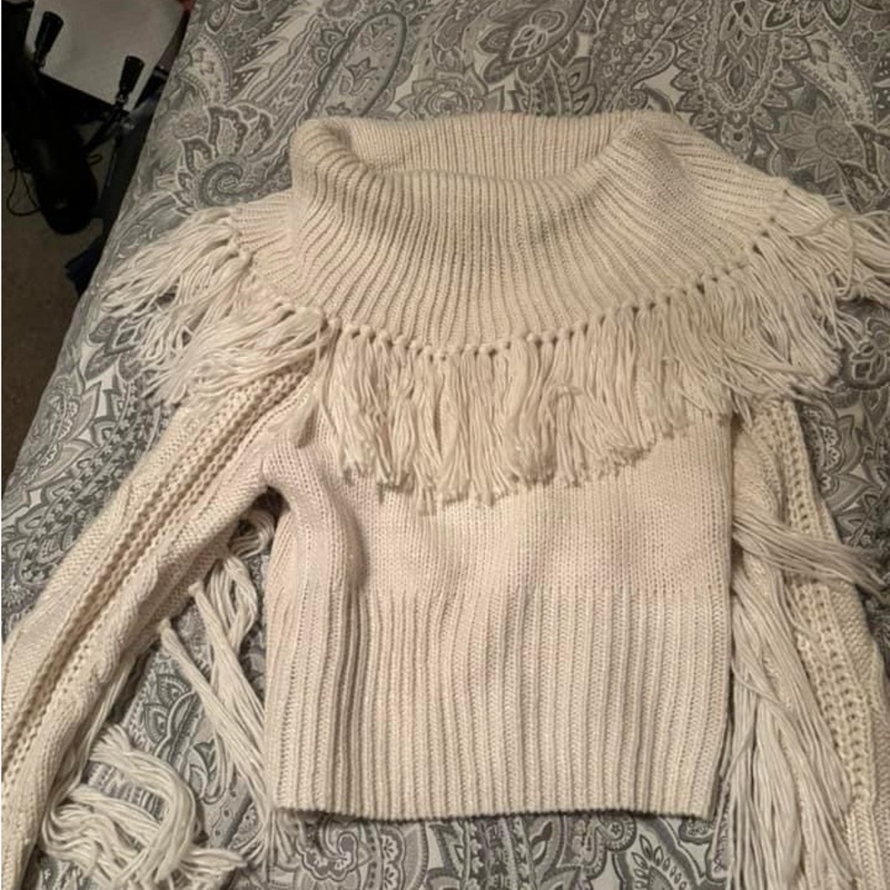Never worn sweater from buckle